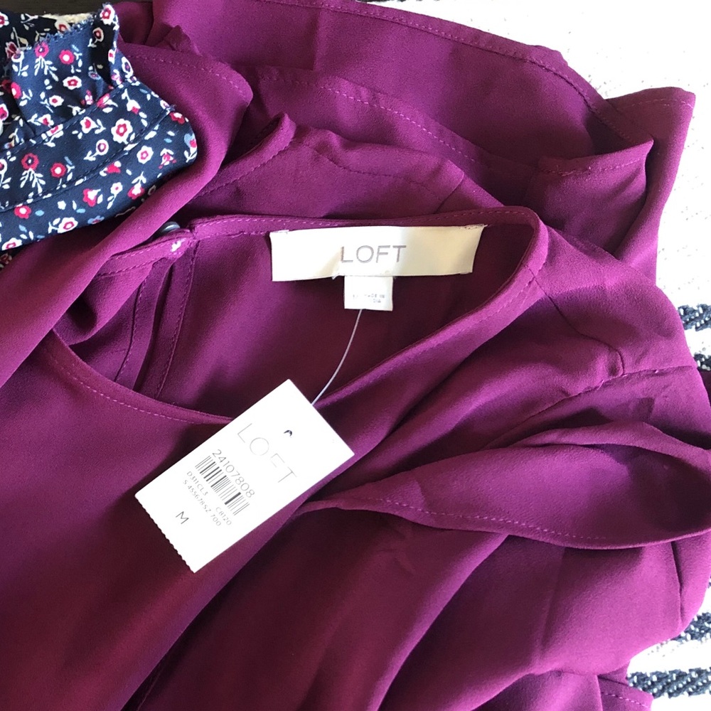 NWT Loft blouse- size medium. - Picture 3 of 3